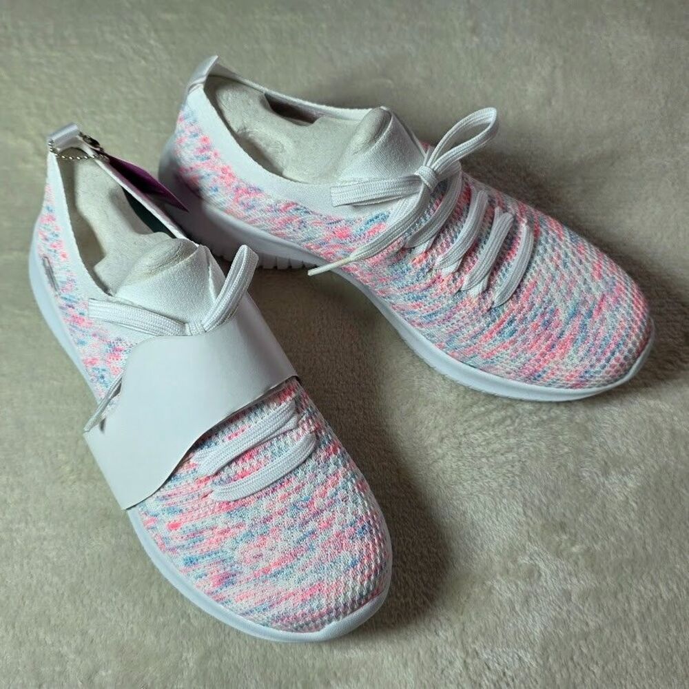 Skechers Ultra Flex Happy Days Sneakers Womens Size 8 White Knit Shoes 13101